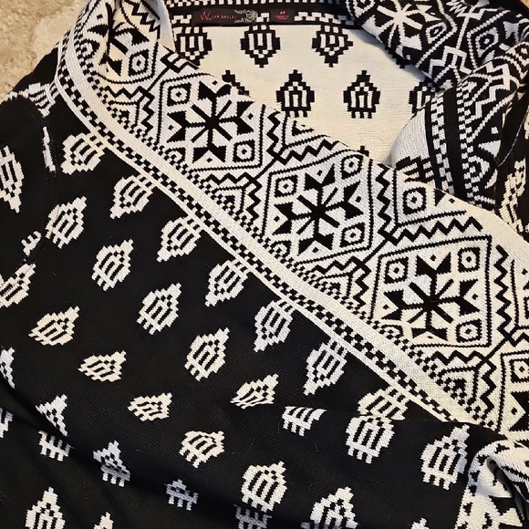 Ornate Black and White Geometric Cardigan Sweater - Picture 2 of 2
